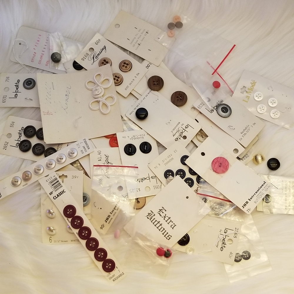 Vintage Buttons - Picture 2 of 3